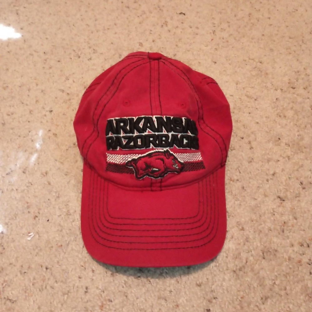 RED ARKANSAS RAZORBACKS VELCROW STRAP CAP